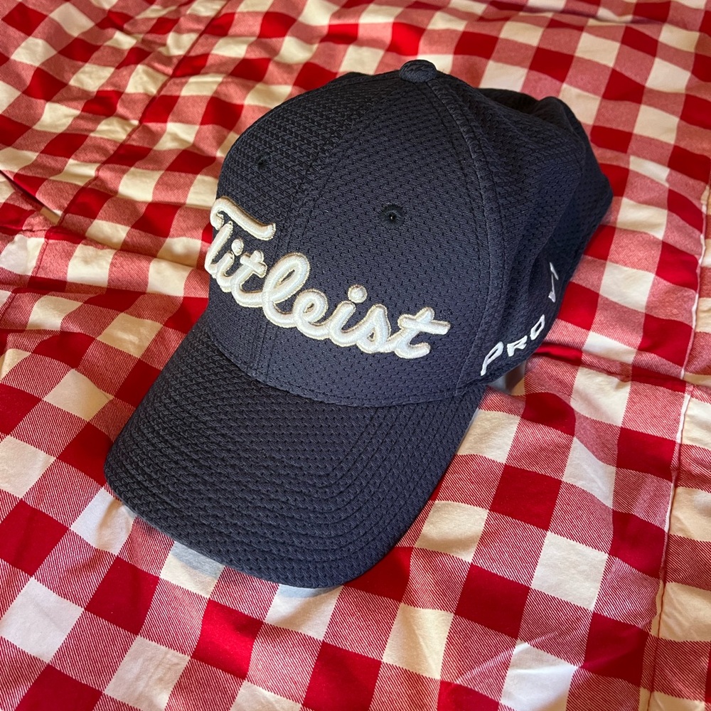 🎂Titleist navy golf hat